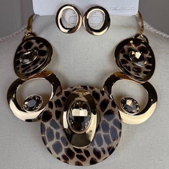 NWT Leopard and Gold Tone Statement Necklace and Earring Set Circles Wild - Picture 1 of 9